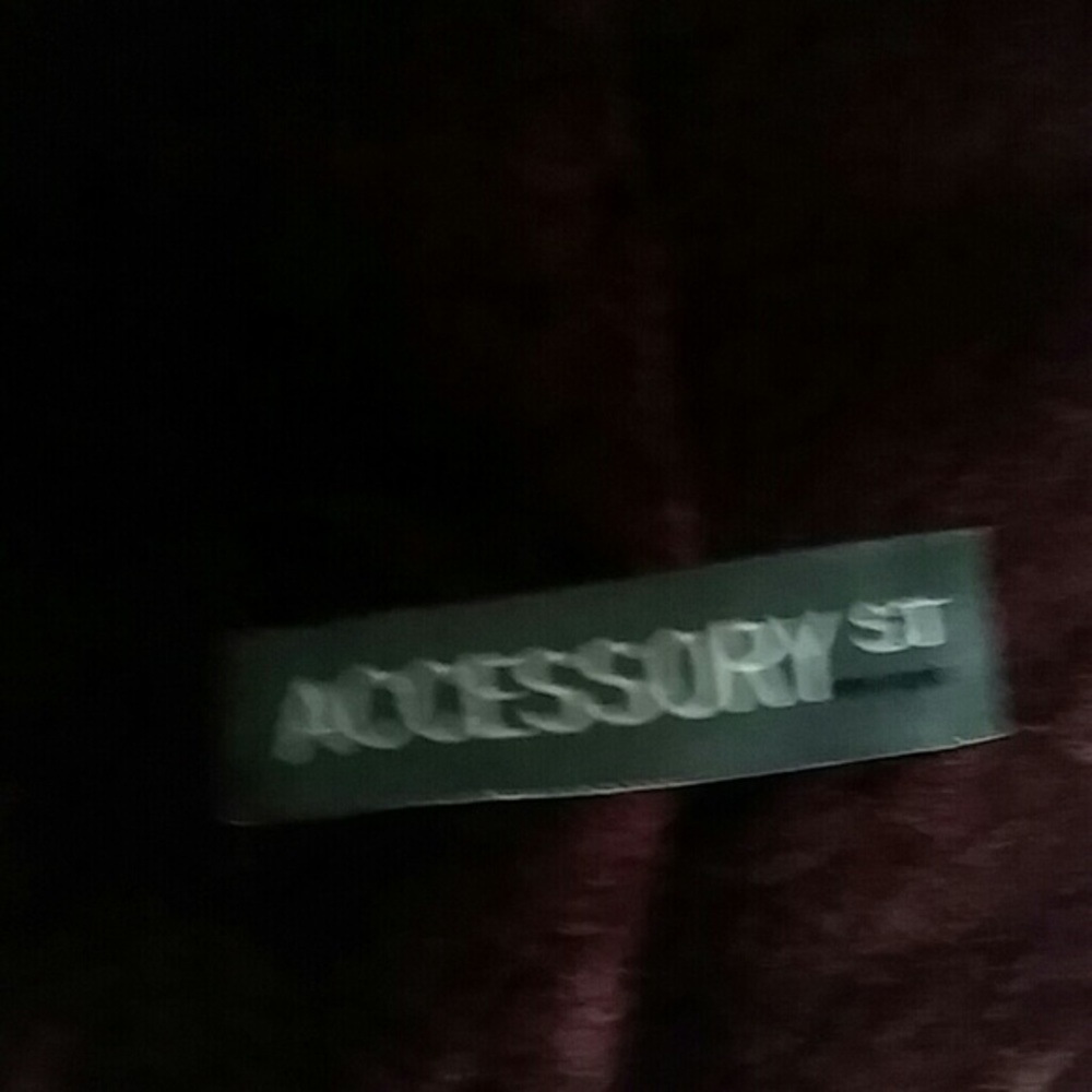 *Accessory St - Picture 4 of 4
